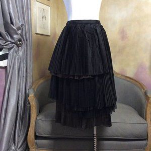 NWT tiered concertina skirt, size 6